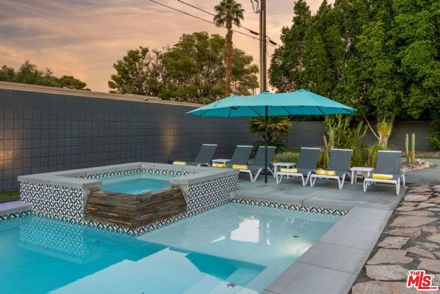 980 N Buttonwillow Circle, Palm Springs, CA 92262