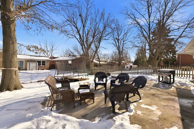 15113 Willow Lane, Oak Forest, IL 60452