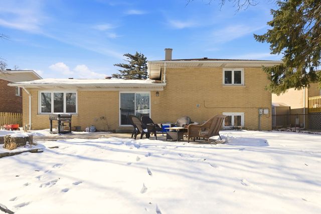 15113 Willow Lane, Oak Forest, IL 60452