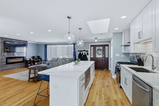 15113 Willow Lane, Oak Forest, IL 60452