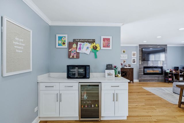 15113 Willow Lane, Oak Forest, IL 60452