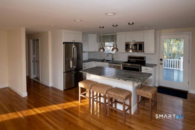 10 Edwards Road, Old Saybrook, CT 06475