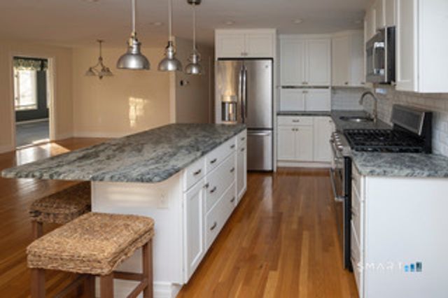 10 Edwards Road, Old Saybrook, CT 06475