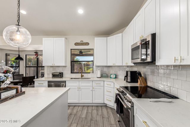 650 S BAY Drive, Gilbert, AZ 85233