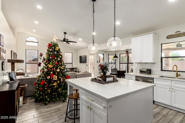 650 S BAY Drive, Gilbert, AZ 85233