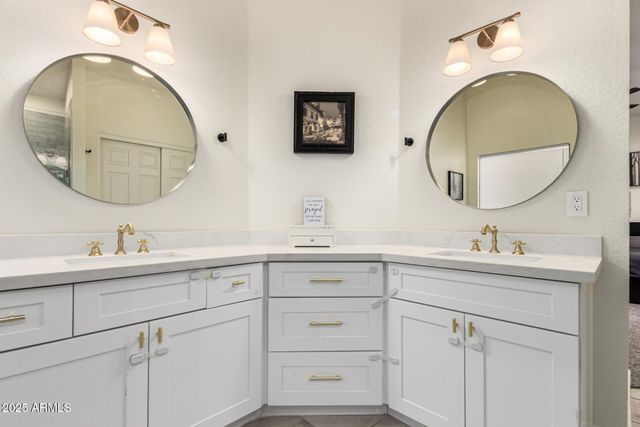 650 S BAY Drive, Gilbert, AZ 85233