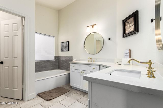 650 S BAY Drive, Gilbert, AZ 85233