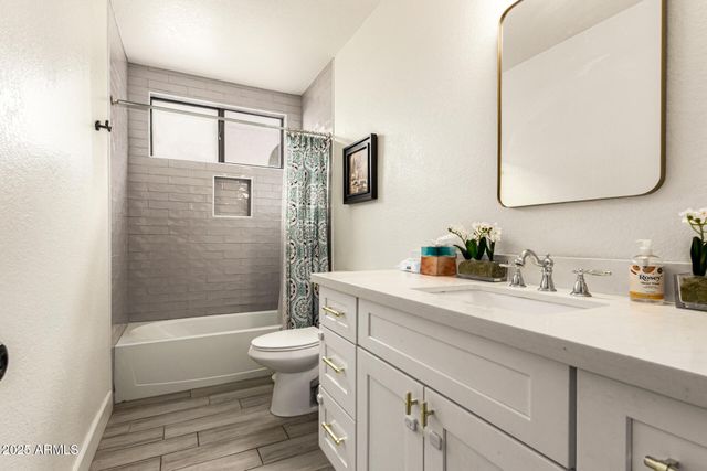 650 S BAY Drive, Gilbert, AZ 85233