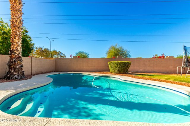 650 S BAY Drive, Gilbert, AZ 85233