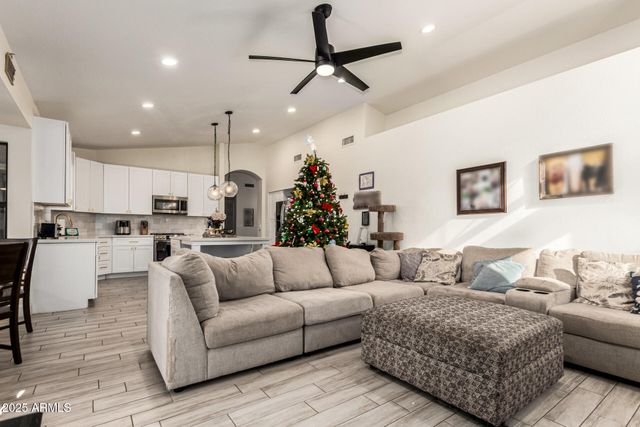 650 S BAY Drive, Gilbert, AZ 85233