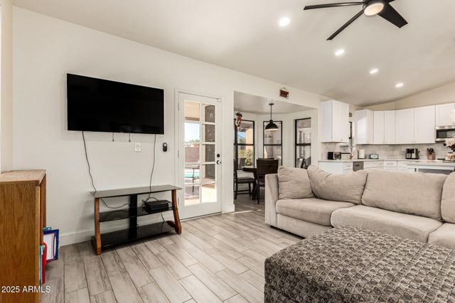 650 S BAY Drive, Gilbert, AZ 85233