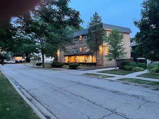 303 W Park Place 1A, Arlington Heights, IL 60004