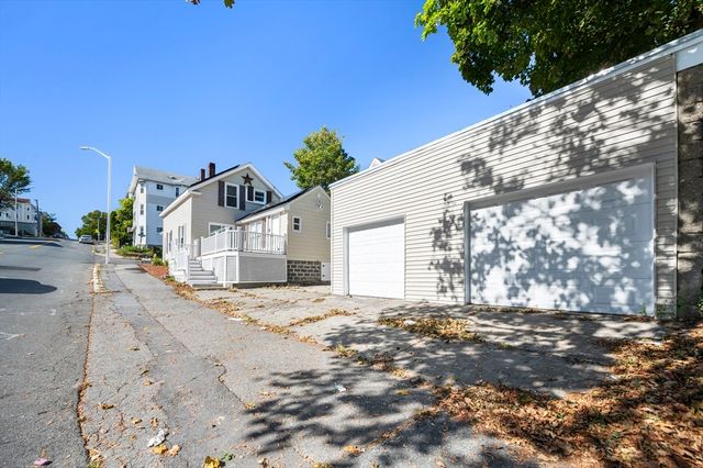 55 Mendon St, Worcester, MA 01604