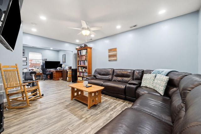 1284 Greendale Road, Lexington, KY 40511