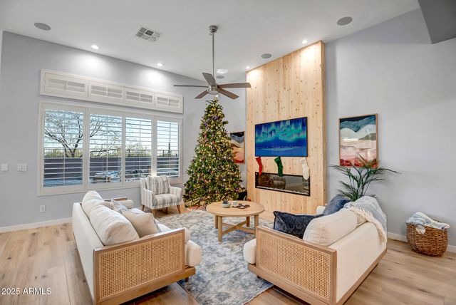 2339 W HAZELHURST Drive, Anthem, AZ 85086