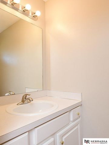 15069 Bedford Avenue, Omaha, NE 68116
