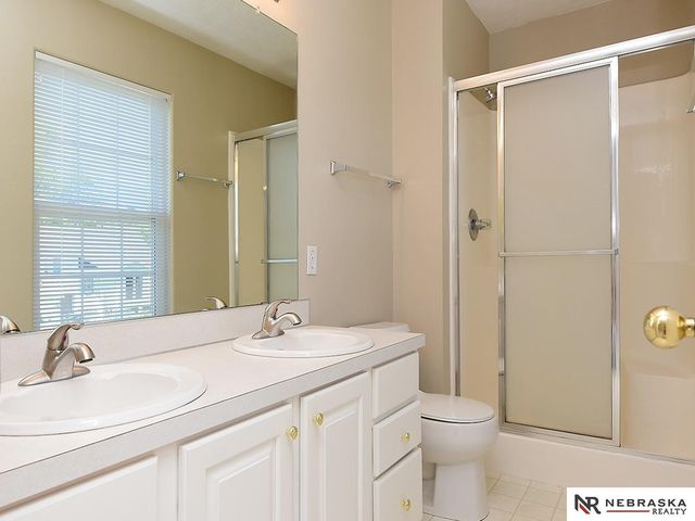 15069 Bedford Avenue, Omaha, NE 68116