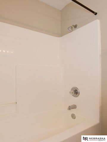 15069 Bedford Avenue, Omaha, NE 68116
