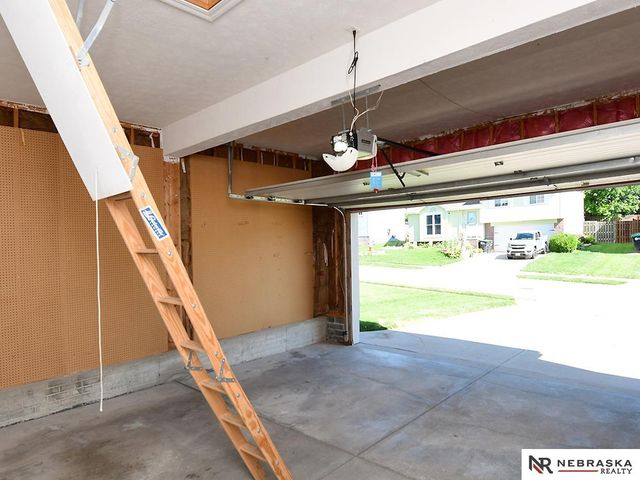 15069 Bedford Avenue, Omaha, NE 68116