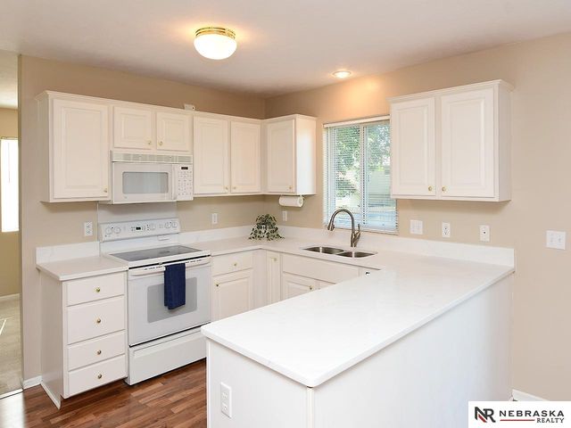 15069 Bedford Avenue, Omaha, NE 68116