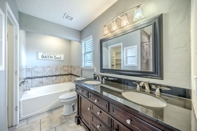 1813 Canyon Ridge Street, Fort Worth, TX 76131