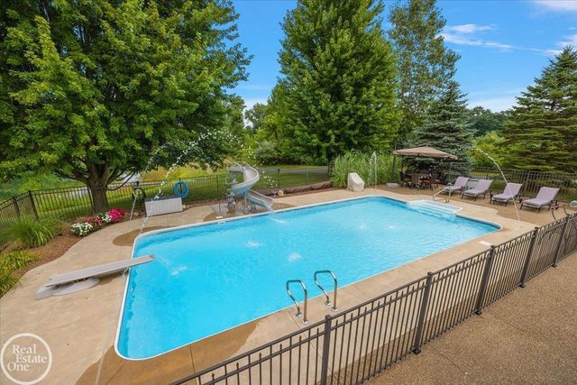 62682 Coralburst Drive, Washington Twp, MI 48094