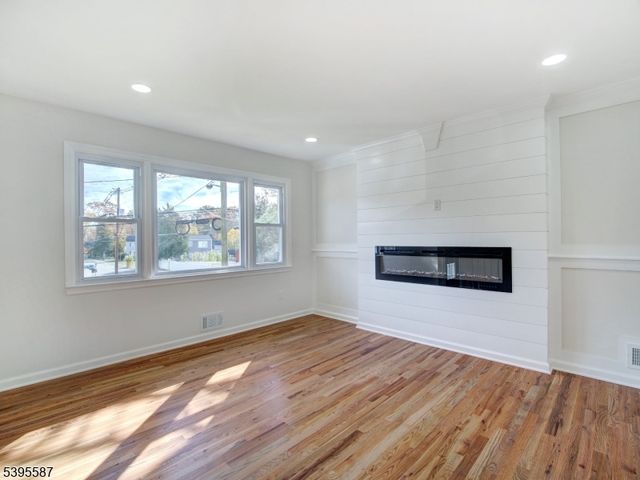 826 Amsterdam Ave, Roselle Boro, NJ 07203