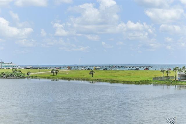 9520 Seawall Boulevard 252, Galveston, TX 77554