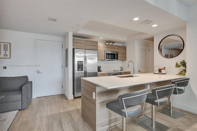 121 NE 34th St 902, Miami, FL 33137