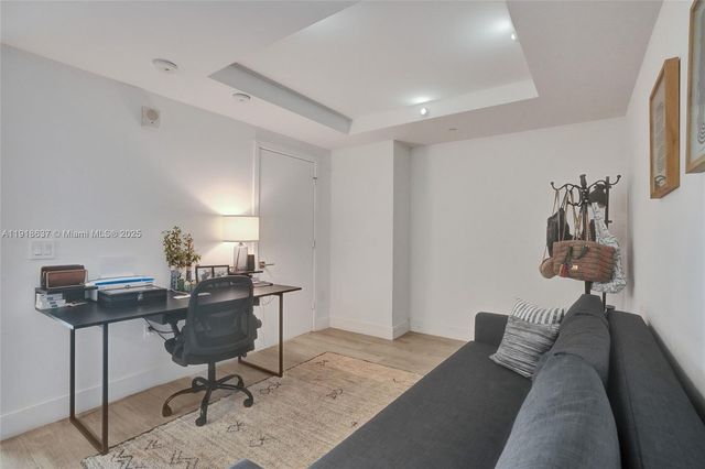 121 NE 34th St 902, Miami, FL 33137