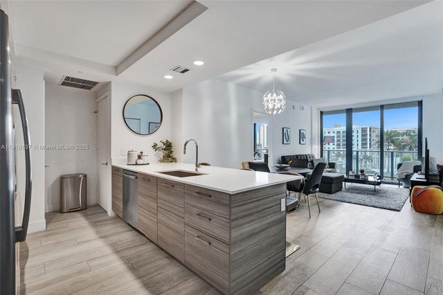 121 NE 34th St 902, Miami, FL 33137