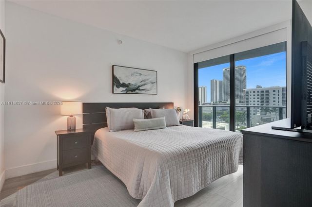 121 NE 34th St 902, Miami, FL 33137