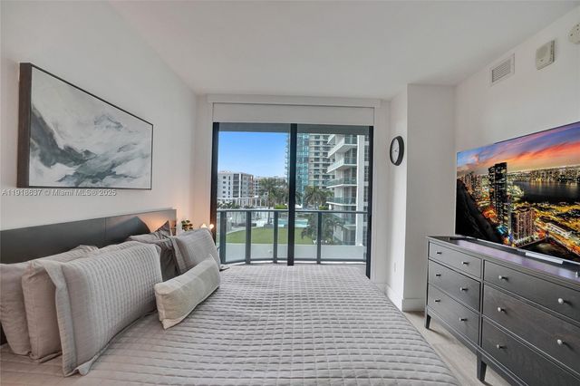 121 NE 34th St 902, Miami, FL 33137