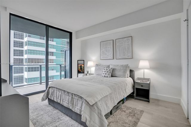 121 NE 34th St 902, Miami, FL 33137