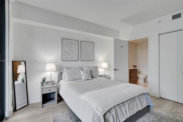 121 NE 34th St 902, Miami, FL 33137