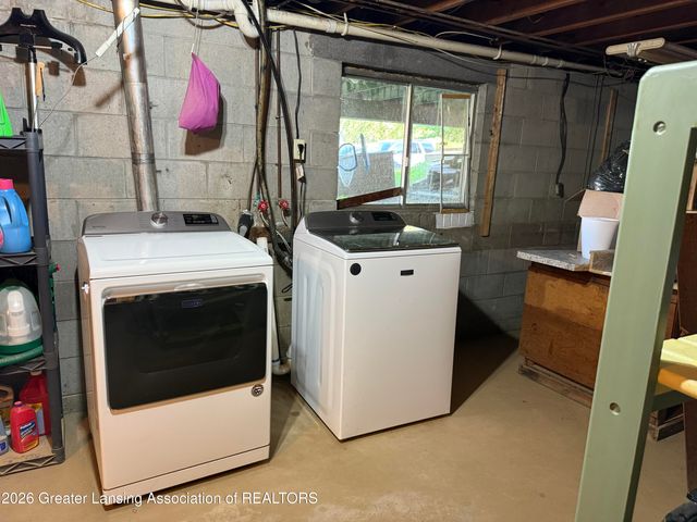11433 S Francis Road, Dewitt, MI 48820