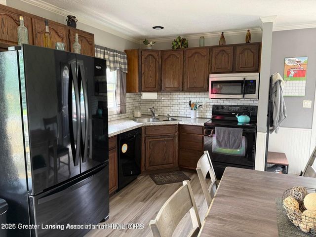11433 S Francis Road, Dewitt, MI 48820