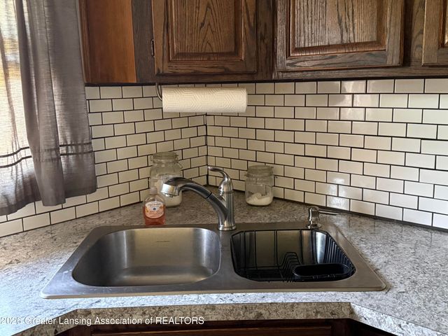 11433 S Francis Road, Dewitt, MI 48820