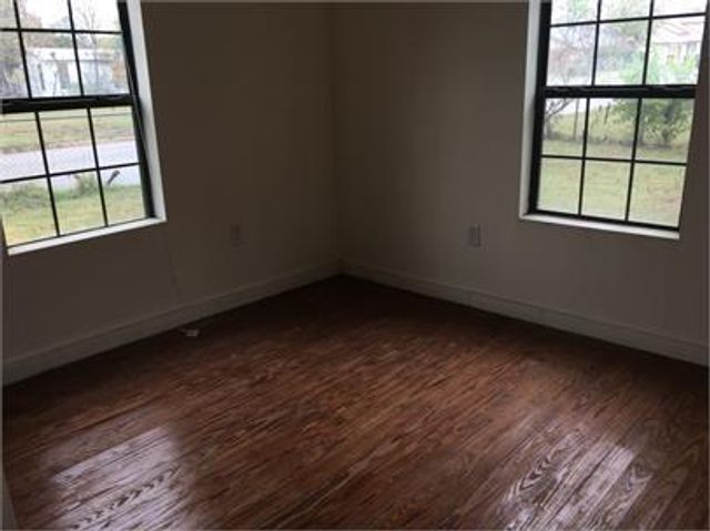 1100 Chihuahua ST, Lockhart, TX 78644