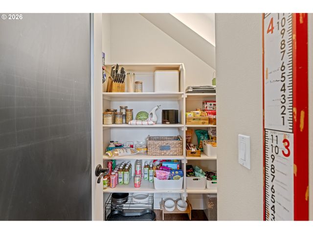 2105 Nw MILL POND Rd, Portland, OR 97229