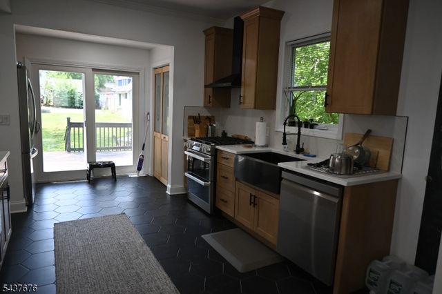 721 Summit St, Linden City, NJ 07036