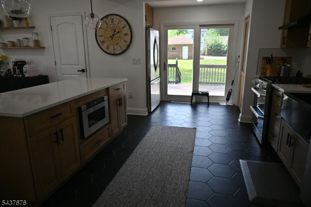 721 Summit St, Linden City, NJ 07036
