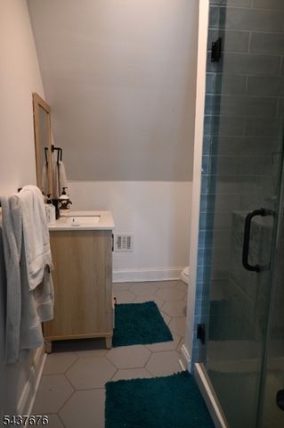 721 Summit St, Linden City, NJ 07036