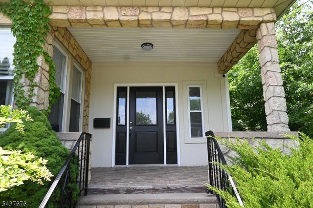 721 Summit St, Linden City, NJ 07036
