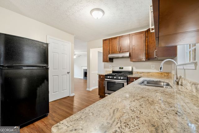 2951 Two Lake Circle, Atlanta, GA 30349