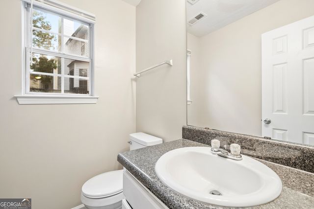 2951 Two Lake Circle, Atlanta, GA 30349