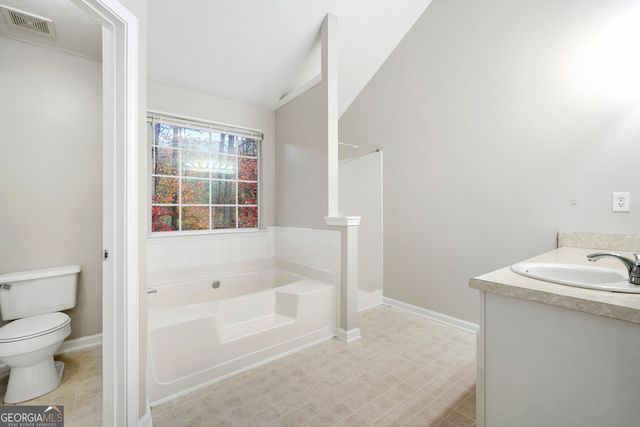 2951 Two Lake Circle, Atlanta, GA 30349