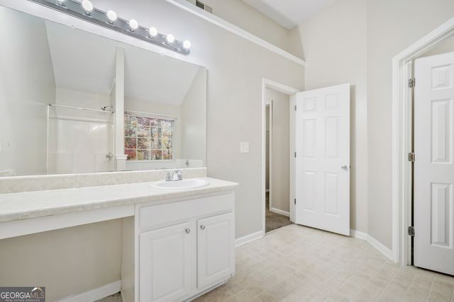 2951 Two Lake Circle, Atlanta, GA 30349