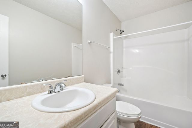 2951 Two Lake Circle, Atlanta, GA 30349