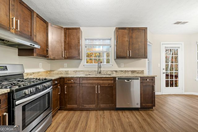 2951 Two Lake Circle, Atlanta, GA 30349